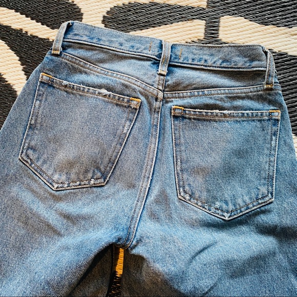 Abercrombie & Fitch • Ripped Mom Jeans - Picture 4 of 14